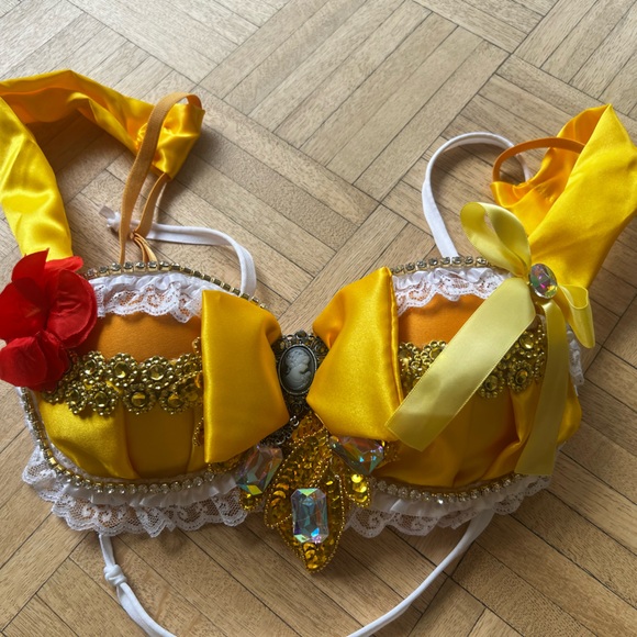 Belle, Beauty and the Beast. - Picture 8 of 9